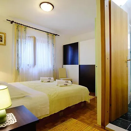 Holiday Home, Selca - Villa Spila, 6 Ppl *